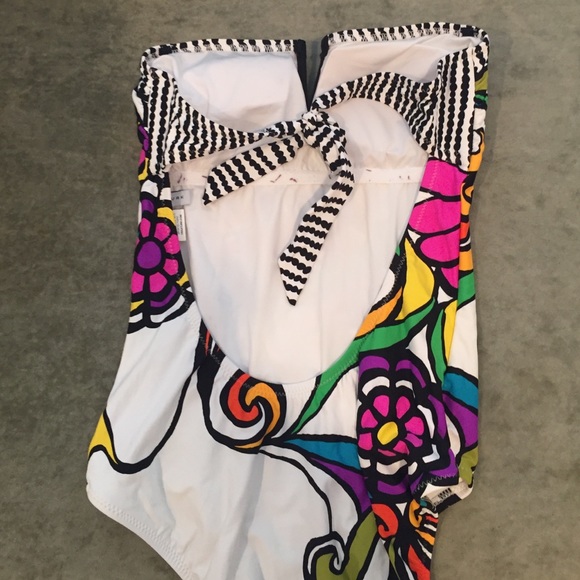 COPY - Trina Turk - Picture 3 of 3